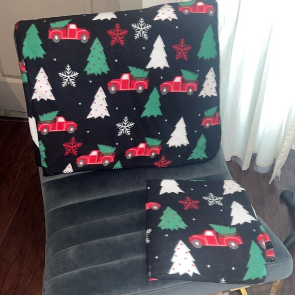 Christmas tree red white green snowflakes trucks black soft fleece blanket throw - Picture 2 of 8